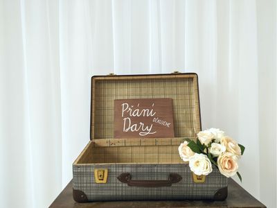 Kufr na svatební přání a dary